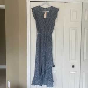 NWT. Ruffle cap-sleeve v-neck faux wrap floral dress.